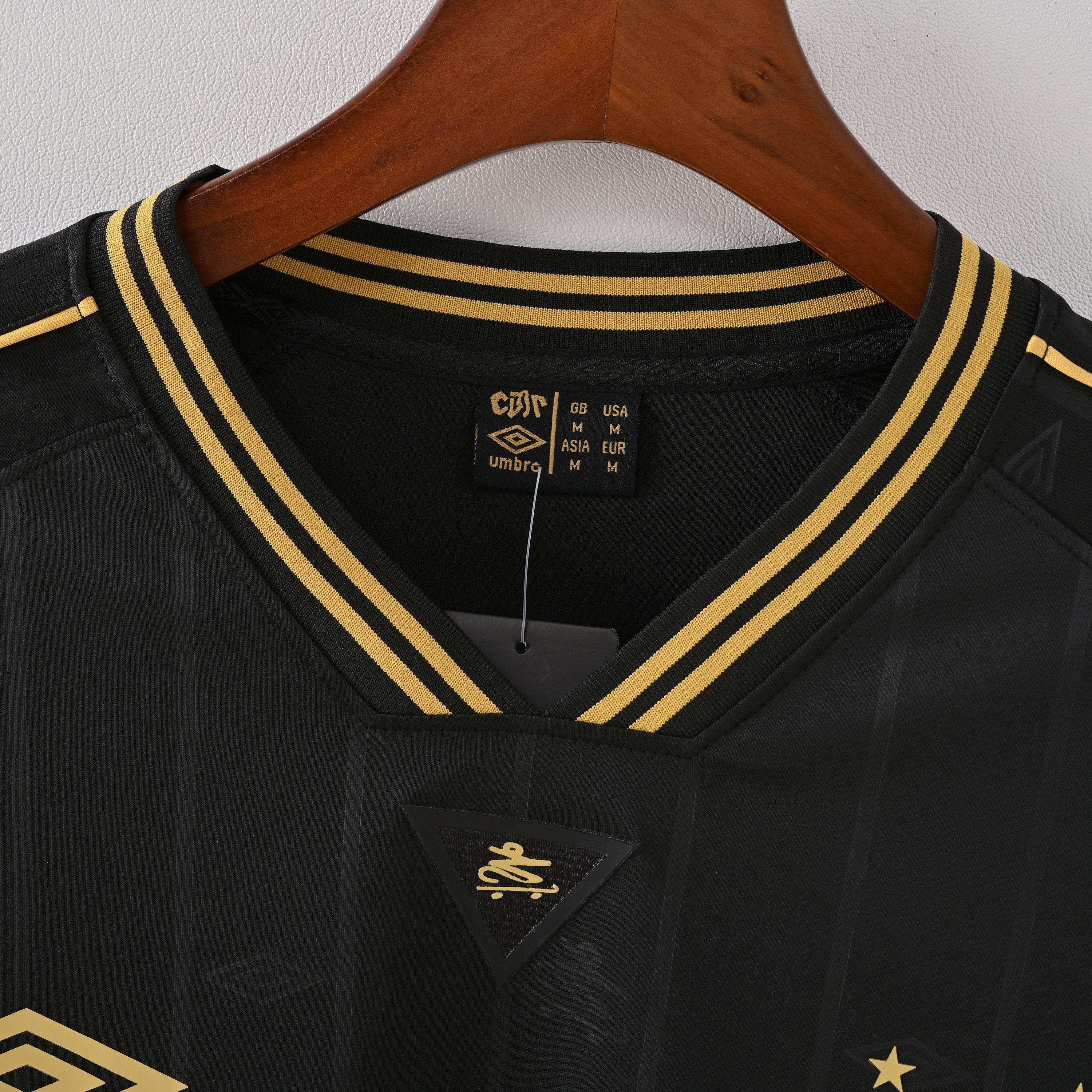 Maillot Santos 2024/25 Noir Charlie Brown Jr – Édition Spéciale Collector - JERSEY 