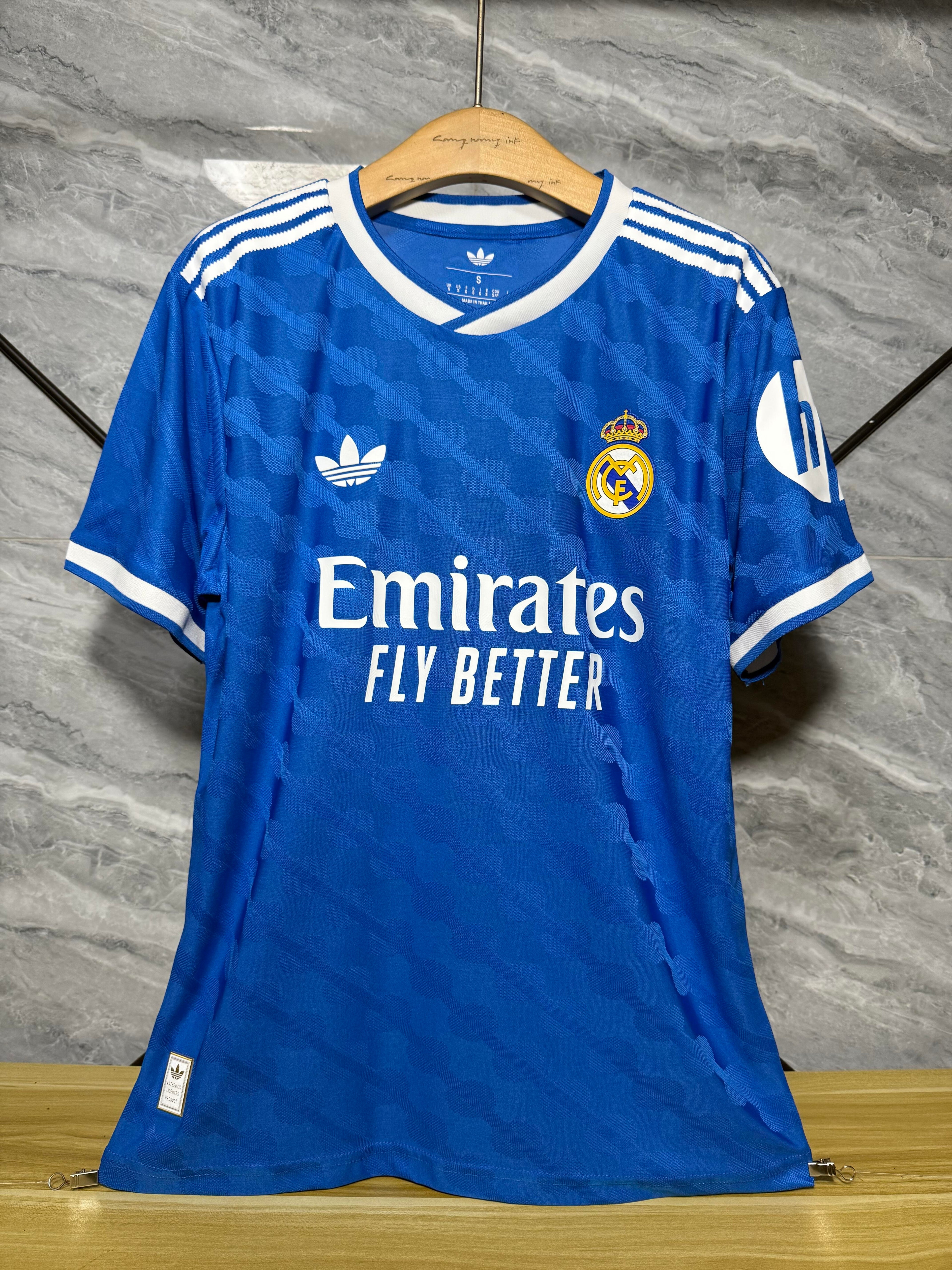 Maillot Real Madrid 2025/26 third Officielles